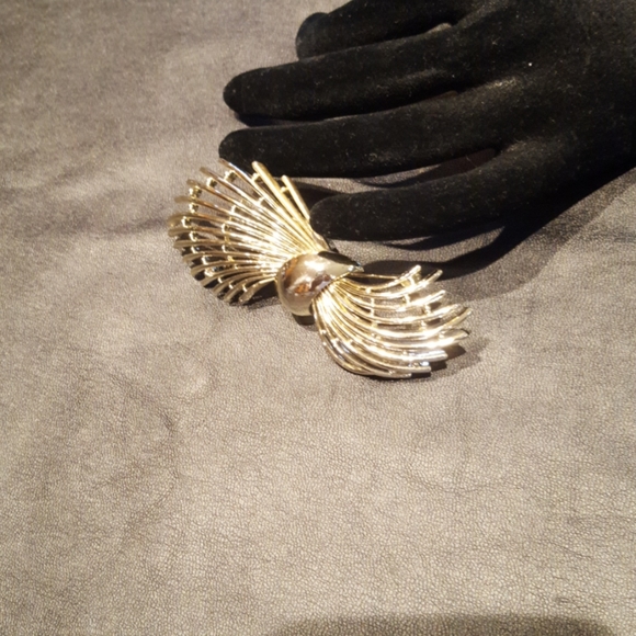 BSK Vintage Bow Brooch - Picture 1 of 7